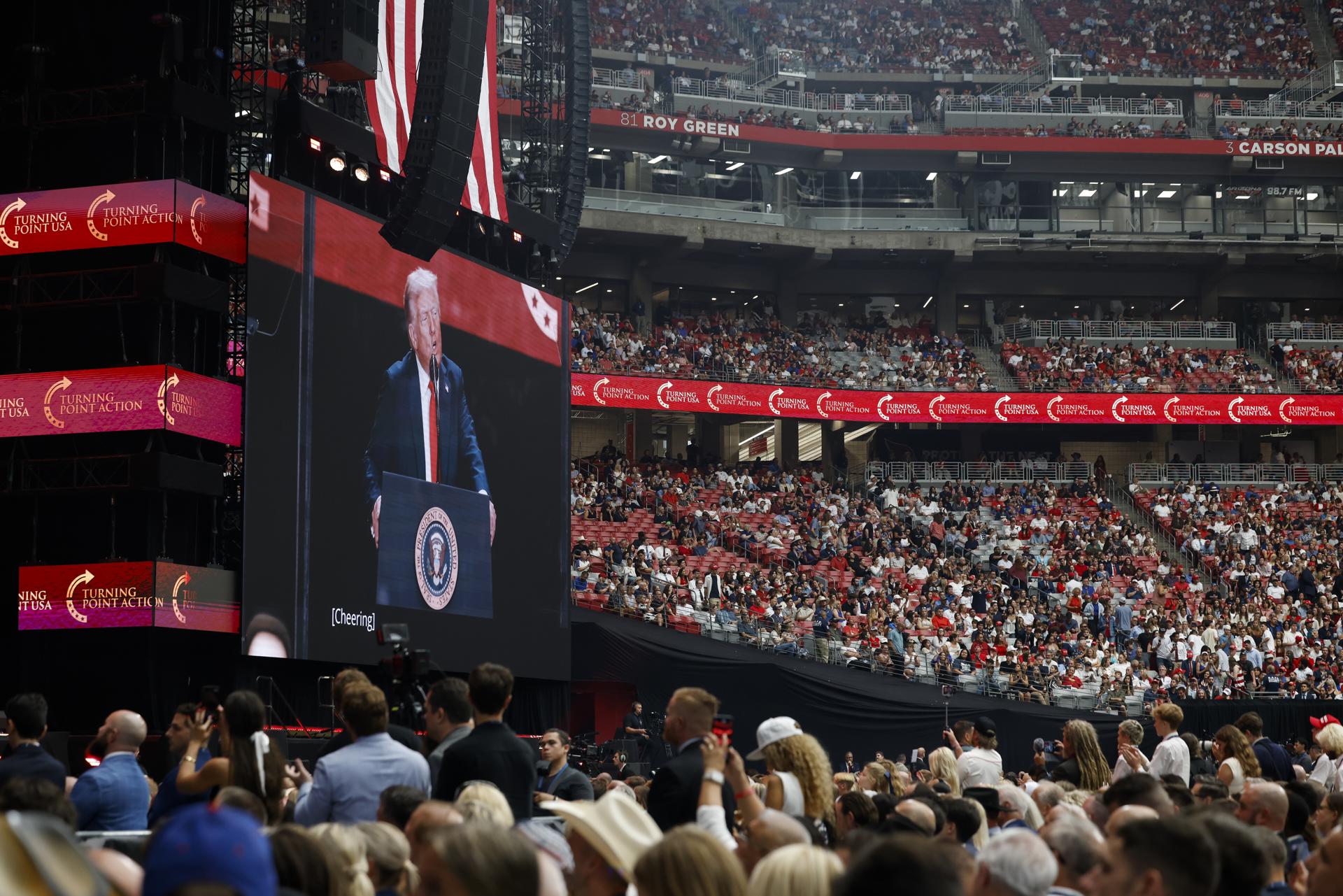 El presidente de Estados Unidos, Donald Trump, en el State Farm Stadium en Glendale, Arizona, EE.UU., el 21 de septiembre de 2025. EFE/EPA/CAROLINE BREHMAN