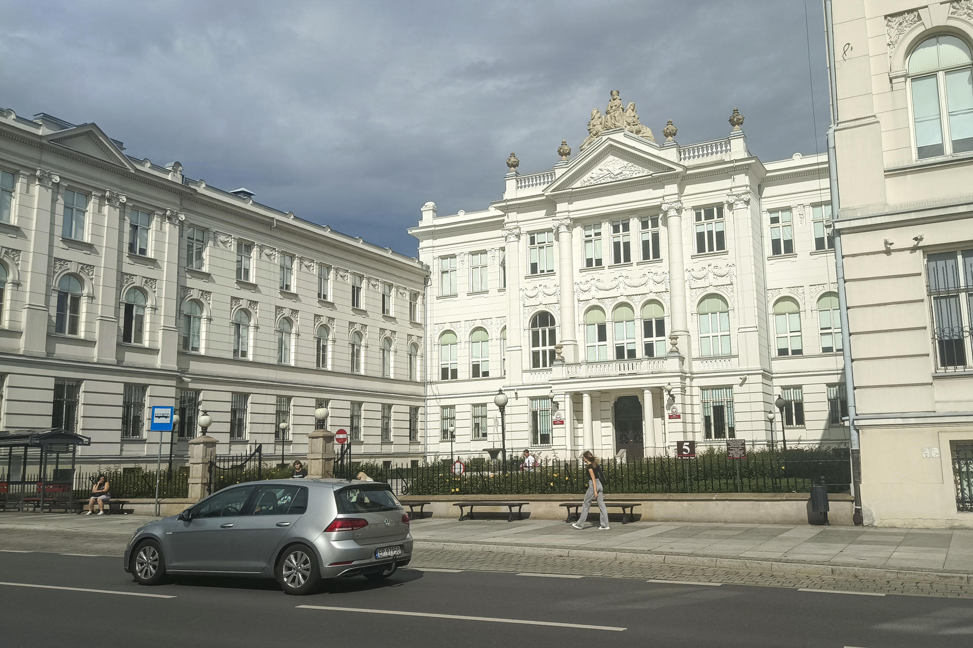 Vista del Ayuntamiento de Piotrków Trybunalski, ciudad en el centro de Polonia cerca del punto más occidental del territorio OTAN donde cayó un dron ruso. EFE/ Miguel Ángel Gayo Macías
