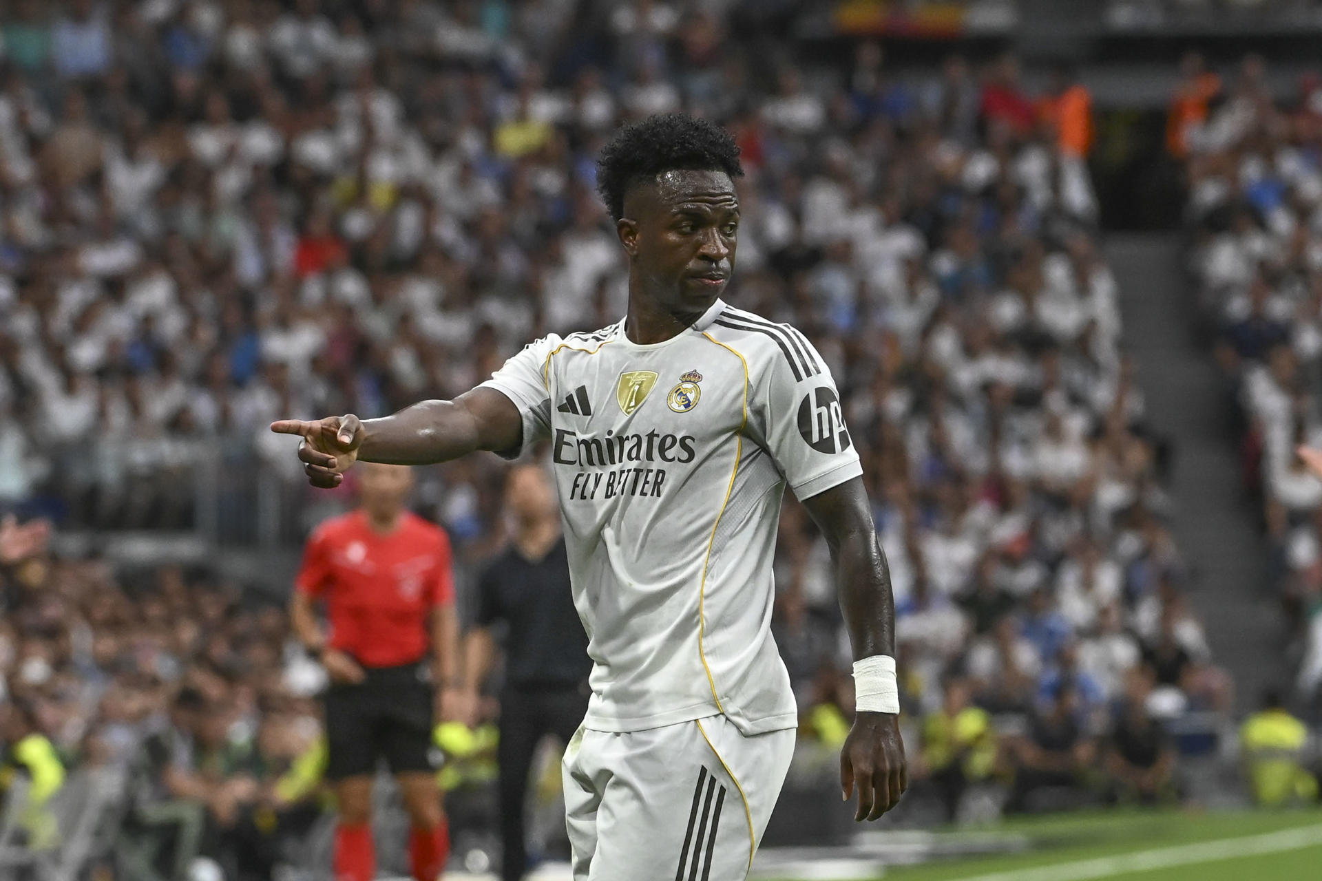 El delantero brasileño del Real Madrid Vinícius Jr, durante el partido de la jornada 5 de LaLiga EA Sports que disputaron el Real Madrid y el RCD Espanyol, en el estadio Santiago Bernabéu de la capital española. EFE/ Fernando Villar