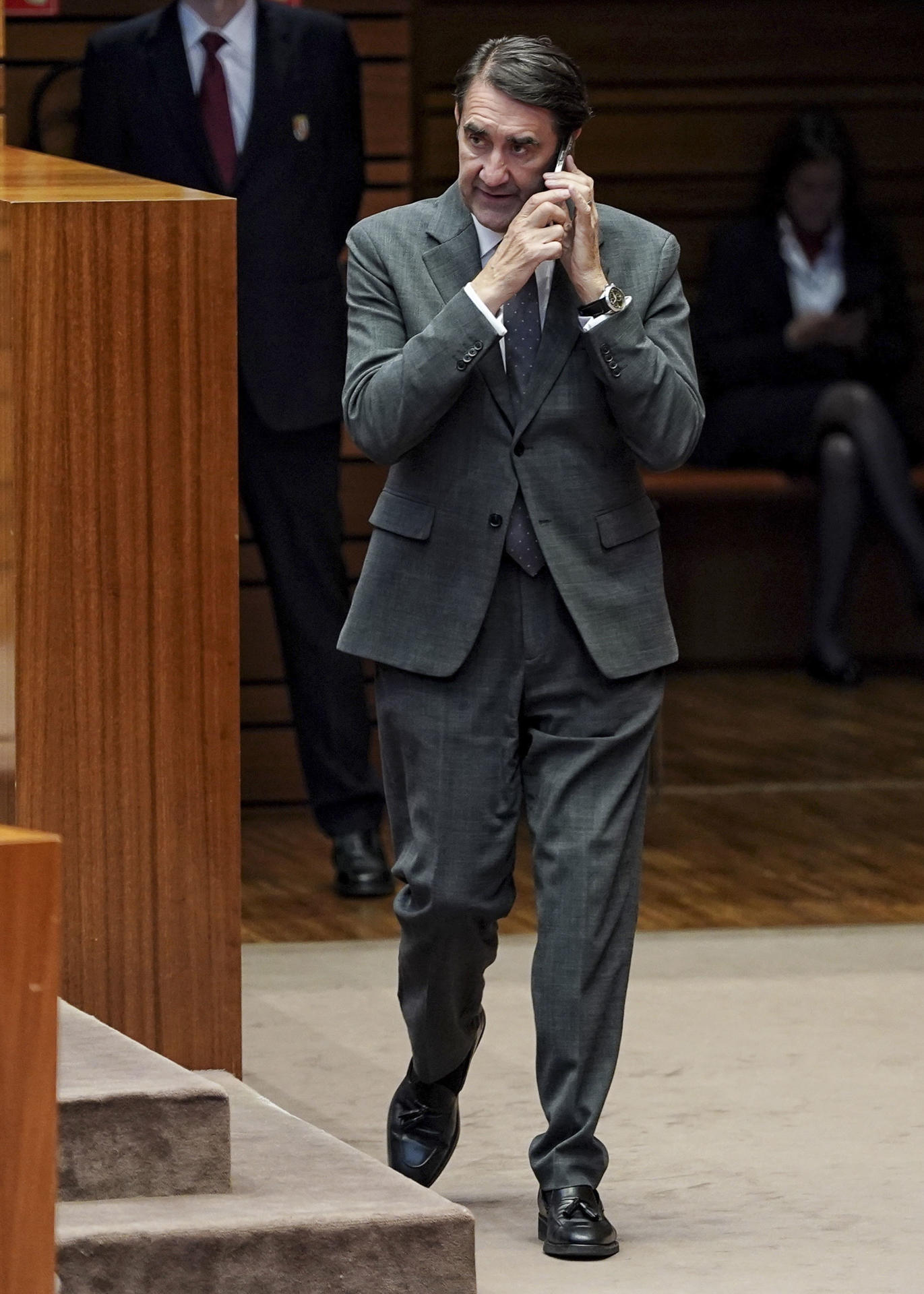 El pleno de las Cortes de Castilla y León debate este miércoles la reprobación del consejero de Medio Ambiente, Juan Carlos Suárez-Quiñones, cuyo nombramiento piden revocar los partidos de la oposición.-EFE/ Nacho Gallego