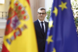 El ministro de la Presidencia, Justicia y Relaciones con las Cortes, Félix Bolaños, atiende a los medios de comunicación, este miércoles en el Palacio de Parcent en Madrid.-EFE/ Rodrigo Jiménez