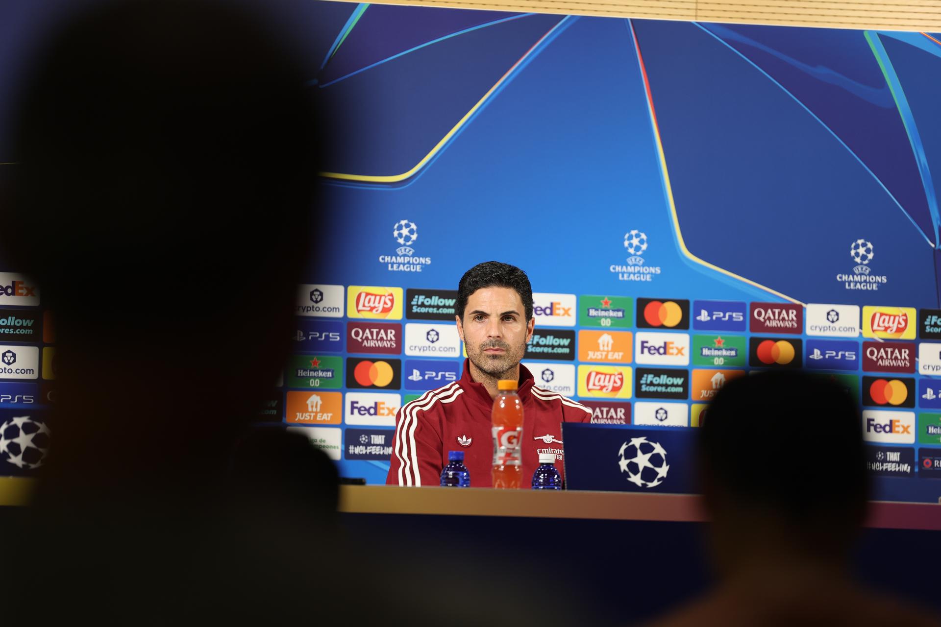 El entrenador del Arsenal, Mikel Arteta, en rueda de prensa previa al partido del martes ante el Athletic de Bilbao en San Mamés, choque de la primer jornada de la Fase de Liga de la Liga de Campeones.EFE/Luis Tejido