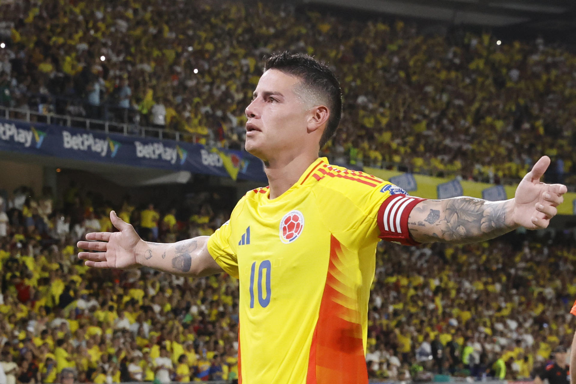 El capitán James Rodríguez encarriló este jueves la clasificación de Colombia al Mundial de 2026 y se consolidó como máximo goleador de su selección en las eliminatorias sudamericanas con 14. EFE/ Mauricio Dueñas Castañeda