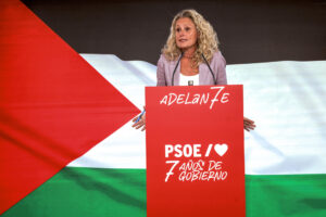 La portavoz de la Comisión Ejecutiva Federal del PSOE, Montse Mínguez, ofrece una rueda de prensa tras la reunión de la comisión ejecutiva del partido celebrada este lunes en la sede de Ferraz en Madrid. EFE/Sergio Pérez
