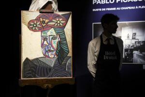 Vista del retrato de Dora Maar que saldrá a subasta en París. EFE/EPA/TERESA SUAREZ