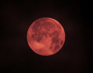 Imagen de archivo de un eclipse total de luna . EFE/ Cati Cladera