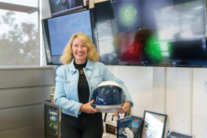 El Instituto de Células Madre Sanford ha llevado a cabo 17 misiones a la Estación Espacial Internacional. En la imagen, la investigadora Catriona Jamieson. Crédito: Ciencias de la Salud de la Universidad de California en San Diego.