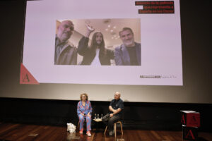 El cineasta Oliver Laxe en videoconferencia después de que su película 'Sirat', de Óliver Laxe, sea la elegida por la Academia de Cine para optar a ser nominada al Óscar a mejor película internacional en la próxima edición de los Premios, este miércoles.  EFE/ Sergio Perez
