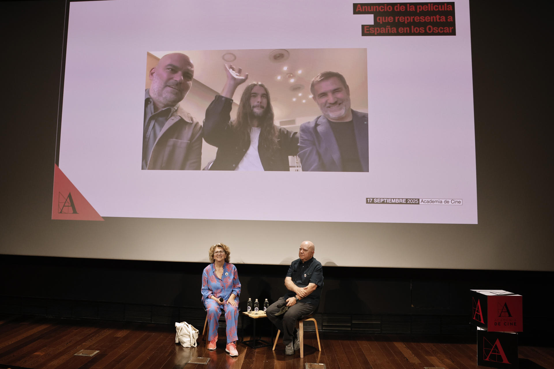 El cineasta Oliver Laxe en videoconferencia después de que su película 'Sirat', de Óliver Laxe, sea la elegida por la Academia de Cine para optar a ser nominada al Óscar a mejor película internacional en la próxima edición de los Premios, este miércoles.  EFE/ Sergio Perez