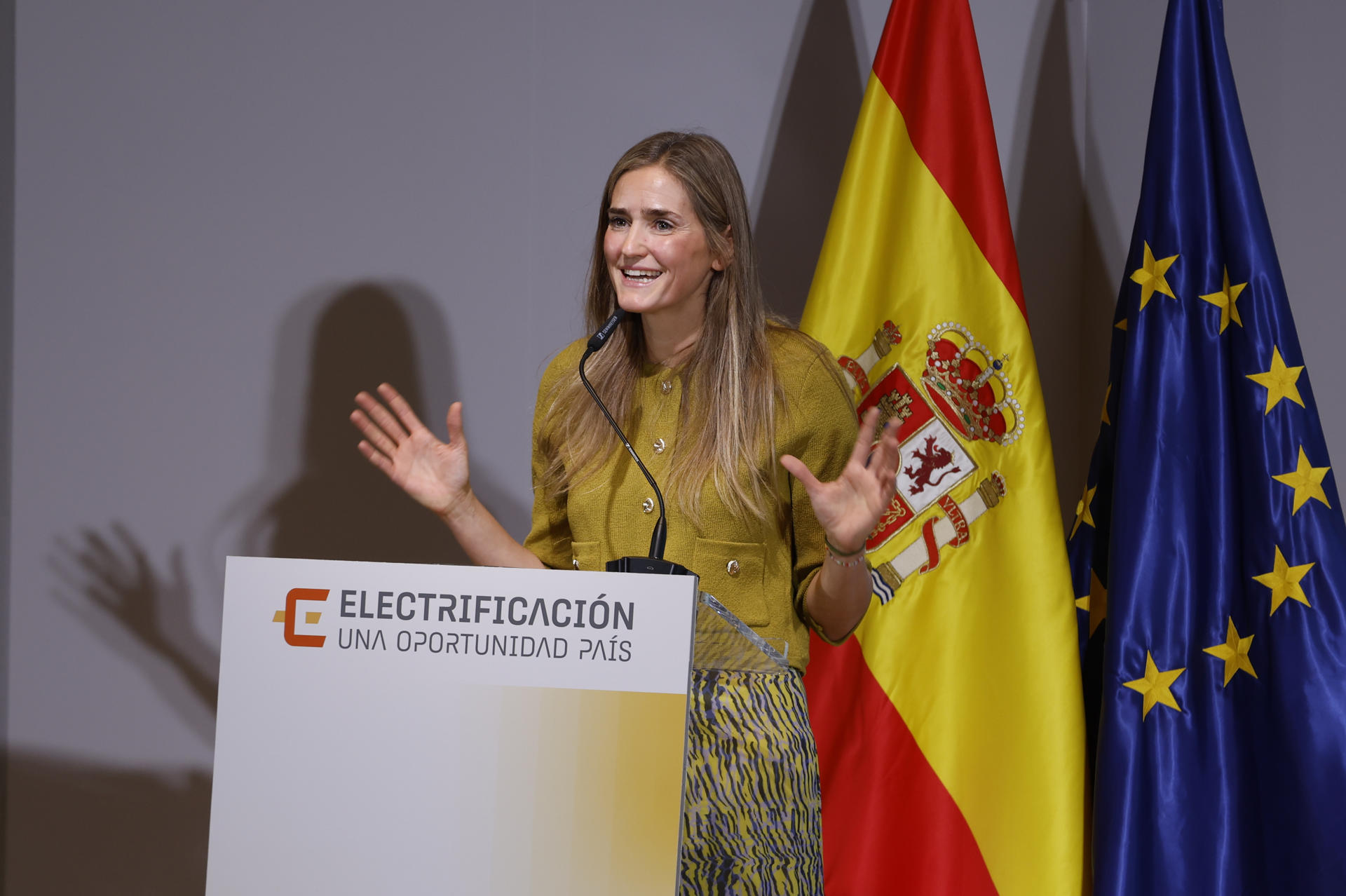 MADRID (ESPAÑA), 12/09/2025.- La vicepresidenta del Gobierno y ministra para la Transición Ecológica y el Reto Demográfico, Sara Aagesen, presenta este viernes las líneas generales de la Propuesta de Planificación de la red de transporte de electricidad con horizonte 2030 durante un acto celebrado en Madrid. EFE/JJ Guillén
