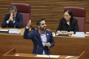 El portavoz del grupo parlamentario PSPV-PSOE José Muñoz, durante el Debate parlamentario de Política General o sobre el estado de la Comunitat Valenciana, el primero después de la dana en la que murieron 229 personas. EFE/ Kai Forsterling