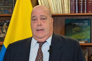 Fotografía de archivo, tomada el pasado 8 de julio, del embajador de Colombia en Estados Unidos, Daniel García-Peña, durante una entrevista con EFE, en Washington DC (EE.UU.). EFE/Eduard Ribas