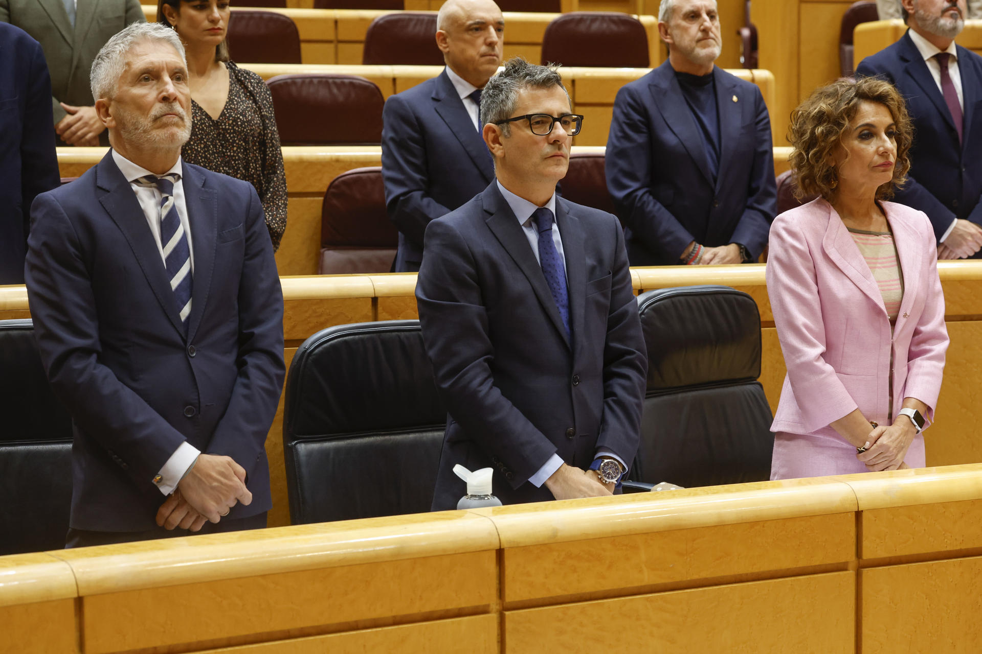(dcha a izda) La vicepresidenta primera del Gobierno, María Jesús Montero junto a los ministros de Presidencia, Félix Bolaños y de Interior, Fernando Grande Marlaska durante la sesión de control al Gobierno celebrada este martes por el pleno del Senado. EFE/ J.P.Gandul