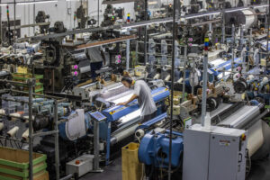 Fotografía de archivo de un trabajador en una industria textil en la ciudad de Petrópolis (Brasil). EFE/ André Coelho