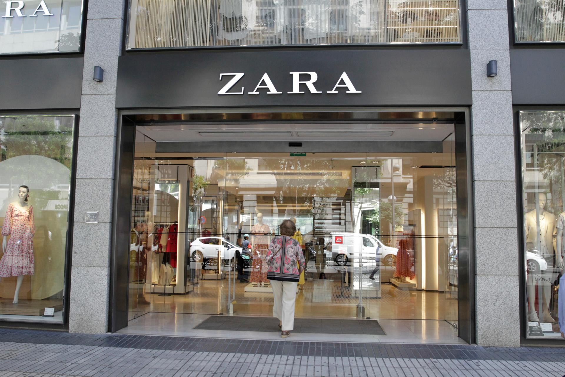 Imagen de una tienda de Zara, del Grupo Inditex, en el madrileño barrio de Salamanca. EFE/Marcel Guinot