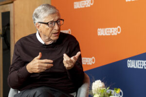 El magnate estadounidense Bill Gates, cofundador de Microsoft, habla durante una entrevista con EFE este lunes, en Nueva York (EE.UU.). EFE/Ángel Colmenares