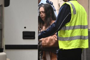 MELBOURNE (Australia), 07/09/2025.- Erin Patterson (C) leaves the Supreme Court of Victoria in Melbourne, Australia, 08 September 2025. EFE/EPA/JOEL CARRETT NO ARCHIVING AUSTRALIA AND NEW ZEALAND OUT