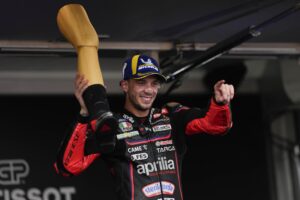 El italiano Marco Bezzecchi (Aprilia RS-GP) en el Gran Premio de San Marino de MotoGP EFE/EPA/DANILO DI GIOVANNI