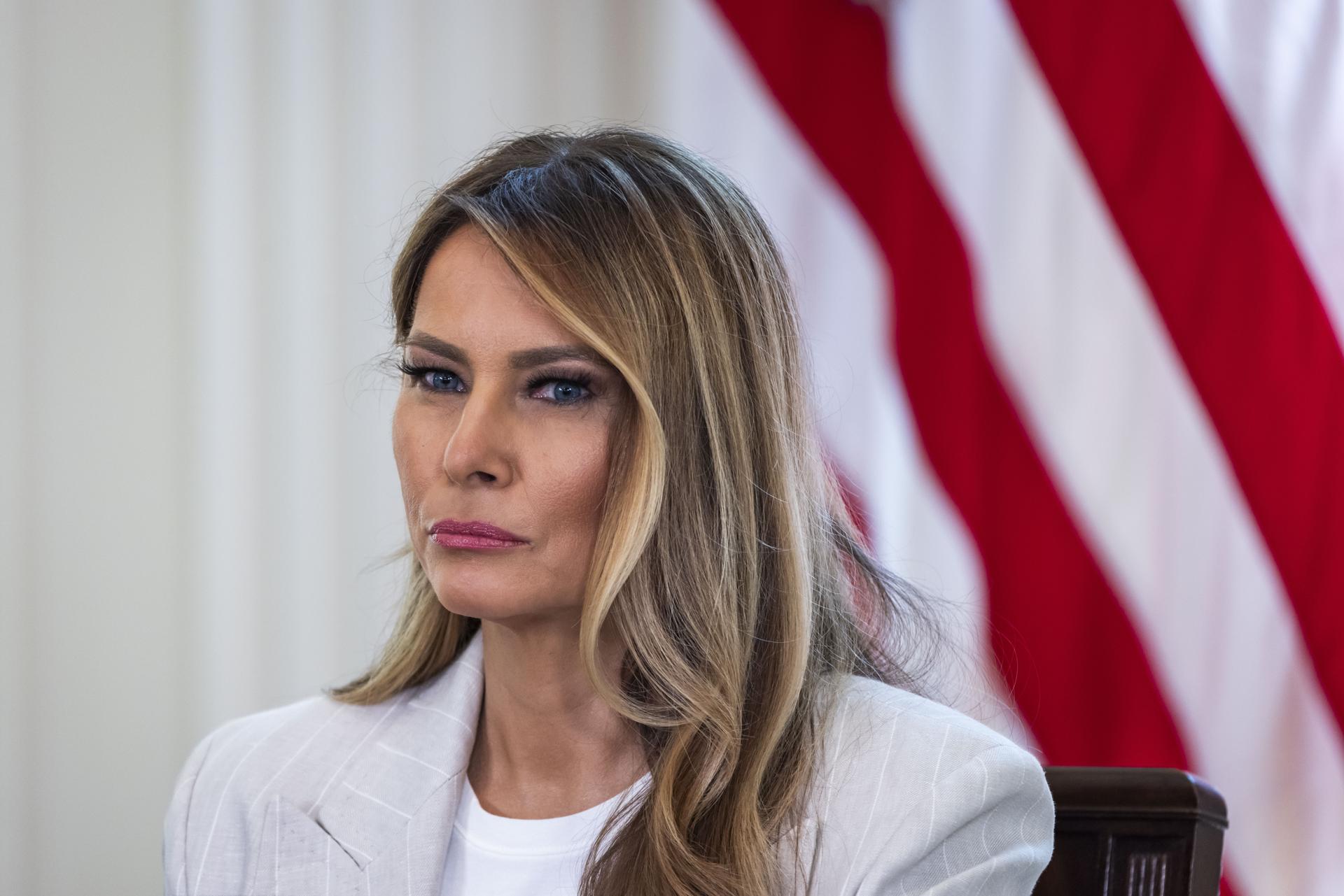 Fotografía de la primera dama de EE.UU., Melania Trump, habla en la Casa Blanca, en Washington, DC, el 4 de septiembre de 2025. EFE/JIM LO SCALZO / POOL