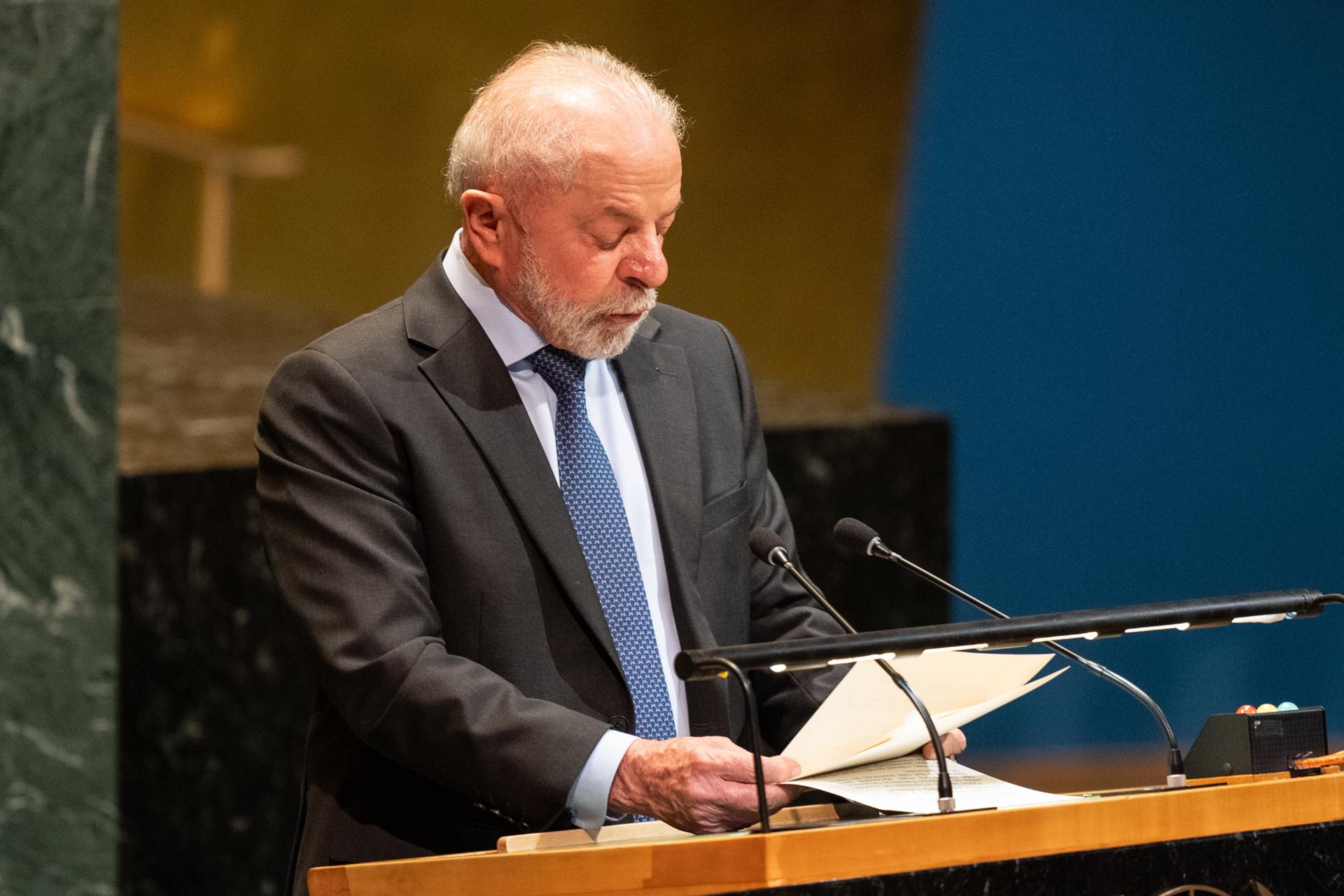 El presidente de Brasil, Luiz Inácio Lula da Silva, al intervenir este martes, 23 de septiembre, durante la 80ª sesión de la Asamblea General de las Naciones Unidas, en la sede de la ONU, en Nueva York (NY, EE.UU.). EFE/Sarah Yenesel
