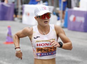 María Pérez, en un momento de la carrera de los 20 km marcha de los Mundiales de Tokio. EFE/EPA/KIYOSHI OTA