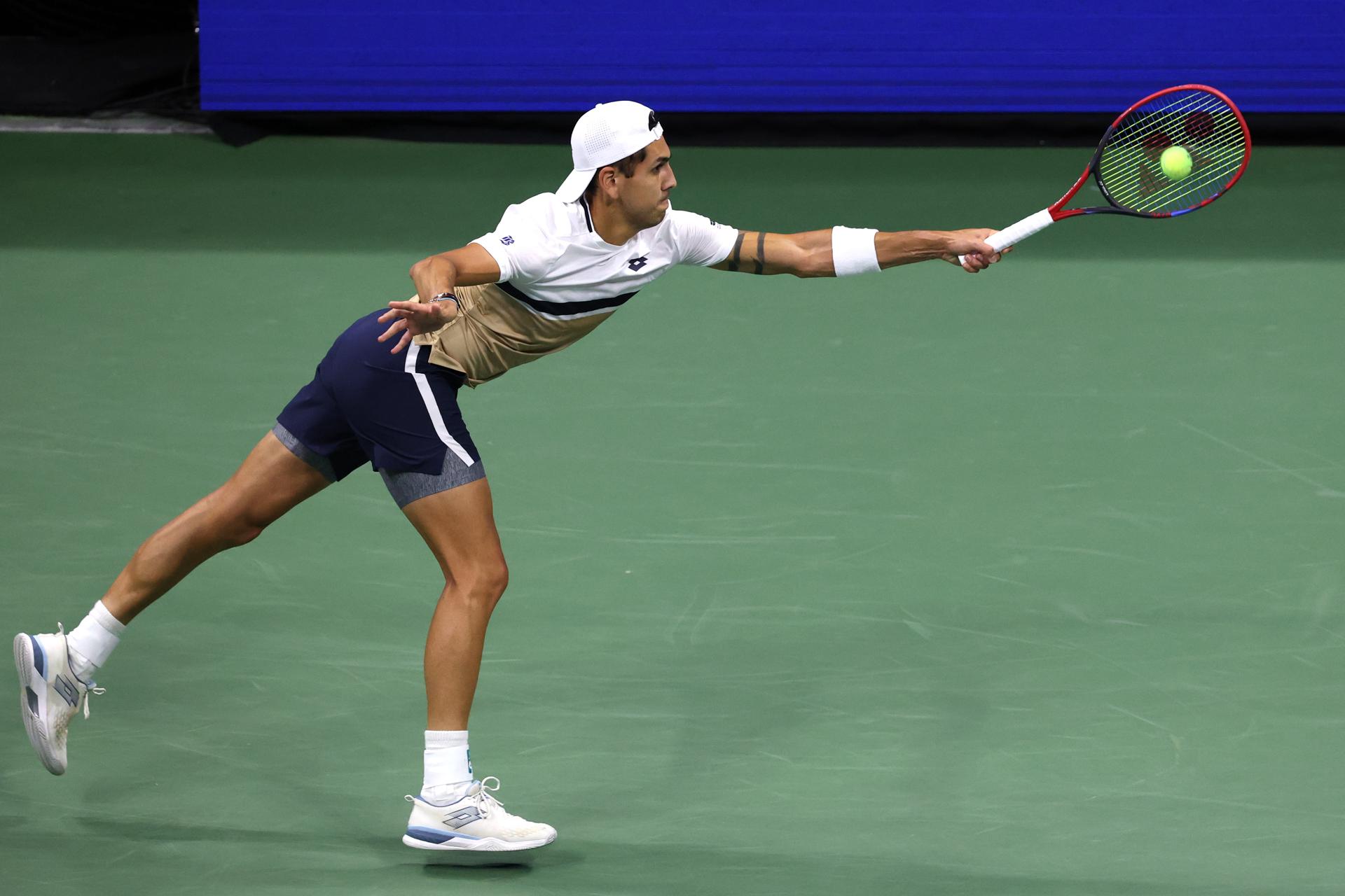El chileno Alejandro Tabilose ha impuestio en la final del torneo de Chengdu (China).Foto de archivo de BRIAN HIRSCHFELD. EFE/EPA