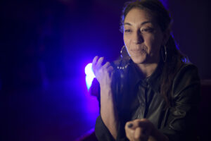 Fotografía del 19 de septiembre de 2025 que muestra a la actriz, directora, dramaturga y guionista Lorena Vega hablando en Buenos Aires (Argentina). EFE/ Pablo Barrera