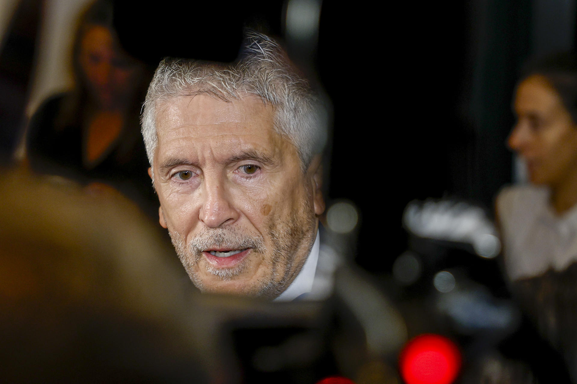 El ministro de Interior, Fernando Grande-Marlaska, atiende a los medios en una imagen de archivo. EFE/ Rodrigo Jiménez