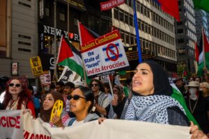 Personas en apoyo a Palestina protestan por la visita del primer ministro israelí, Benjamin Netanyahu, a las Naciones Unidas en Nueva York, EE.UU EFE/EPA/JOHN TAGGART