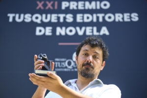 El autor extremeño Francisco Serrano gana la XXI edición del Premio Tusquets Editores de Novela. EFE/Alejandro Garcia