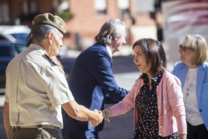 La ministra de Defensa, Margarita Robles, visita las instalaciones del polígono de Valcorba, en Soria, donde está prevista la construcción del Centro de Capacidades Tecnológicas Avanzadas de Defensa, en un momento clave para el anunciado incremento del gasto militar, vinculado con la situación en Ucrania.-EFE/ Wifredo García Álvaro
