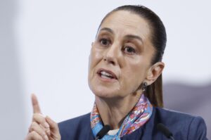 La presidenta de México, Claudia Sheinbaum, habla durante una rueda de prensa este jueves, en el Palacio Nacional de la Ciudad de México (México). EFE/ Sáshenka Gutiérrez