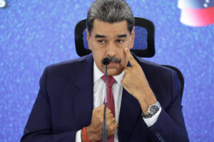 El presidente de Venezuela, Nicolás Maduro, habla en una rueda de prensa este lunes en Caracas (Venezuela). EFE/Miguel Gutierrez