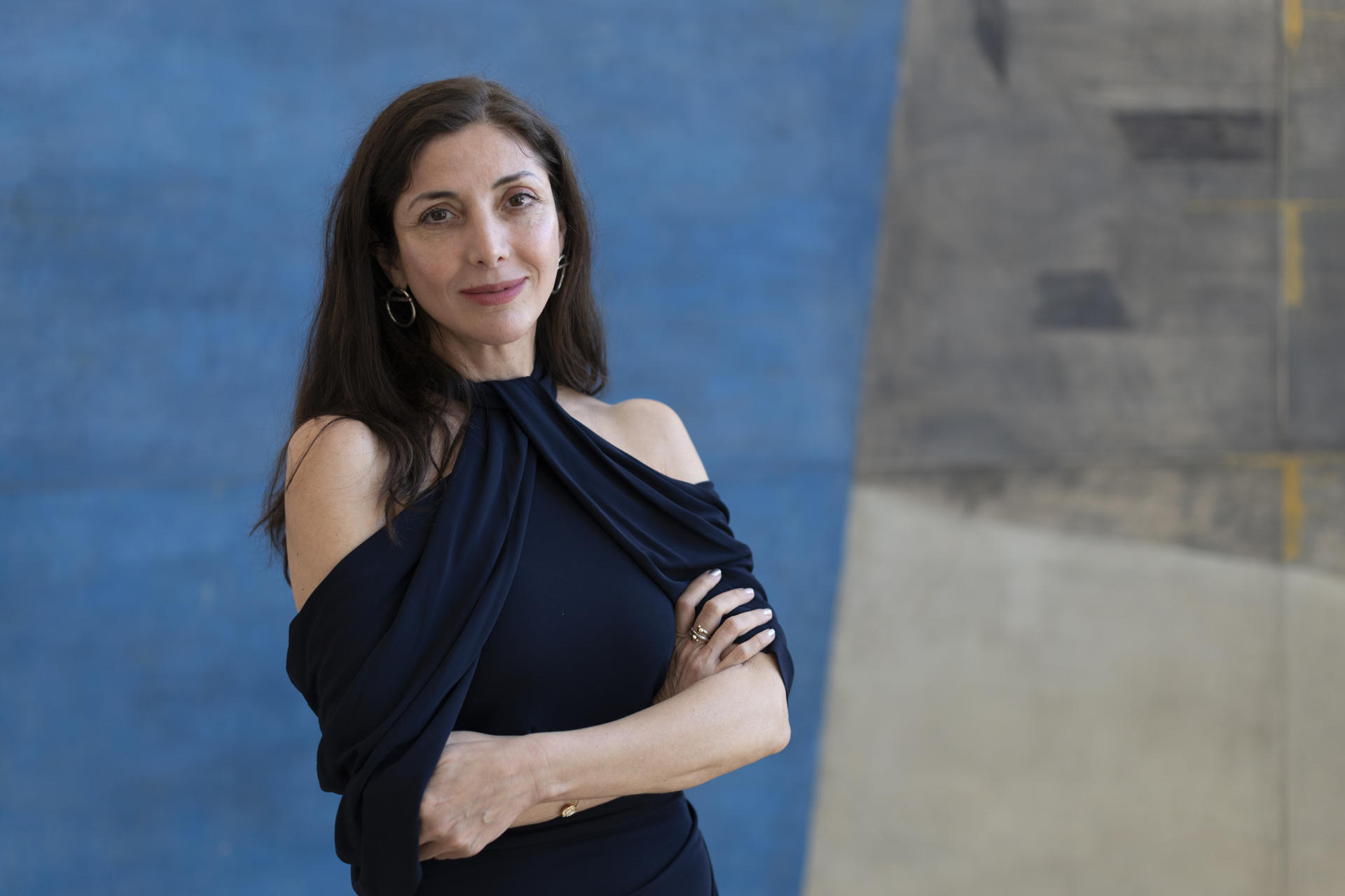 La escritora vasca Espido Freire, ganadora este lunes del XX Premio Eurostars Hotels de Narrativa de Viajes, dotado con 25.000 euros, con su ensayo 'Guía de lugares que ya no existen', cree que "la literatura solo sobrevivirá al ChatGPT si preserva el estilo". EFE/Marta Pérez