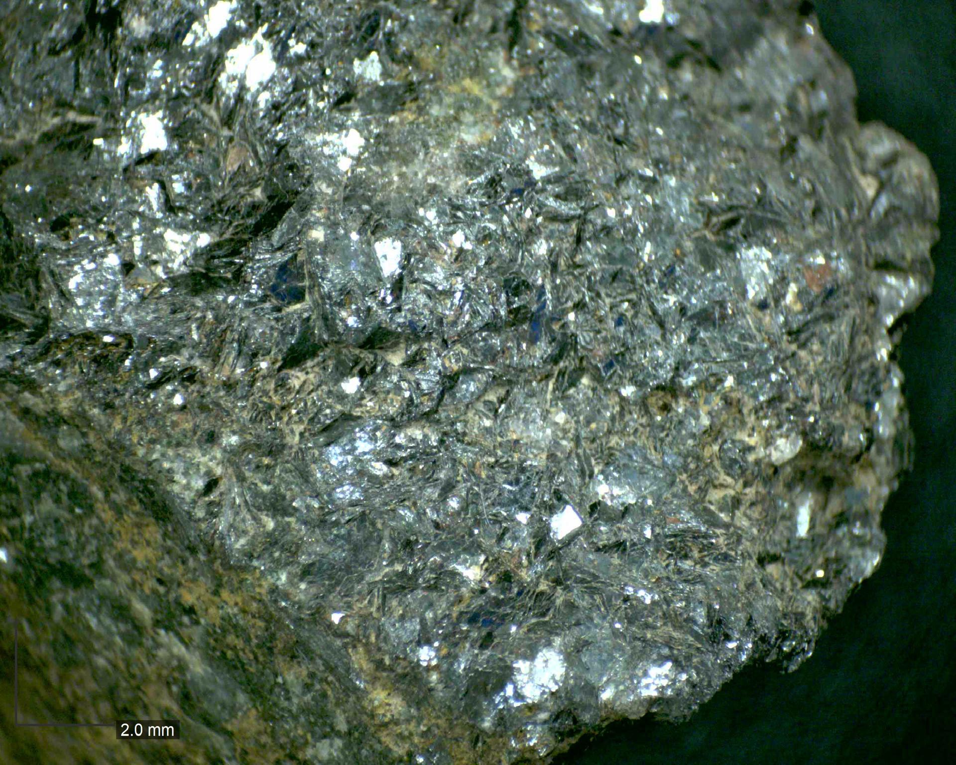 La hematita es un mineral que se usó como fundente por los fundidores de cobre. Su apariencia distintiva pudo haber ayudado a atraer la atención de los mineros y prospectores antiguos. Fotografía facilitada por Erb-Satullo. EFE