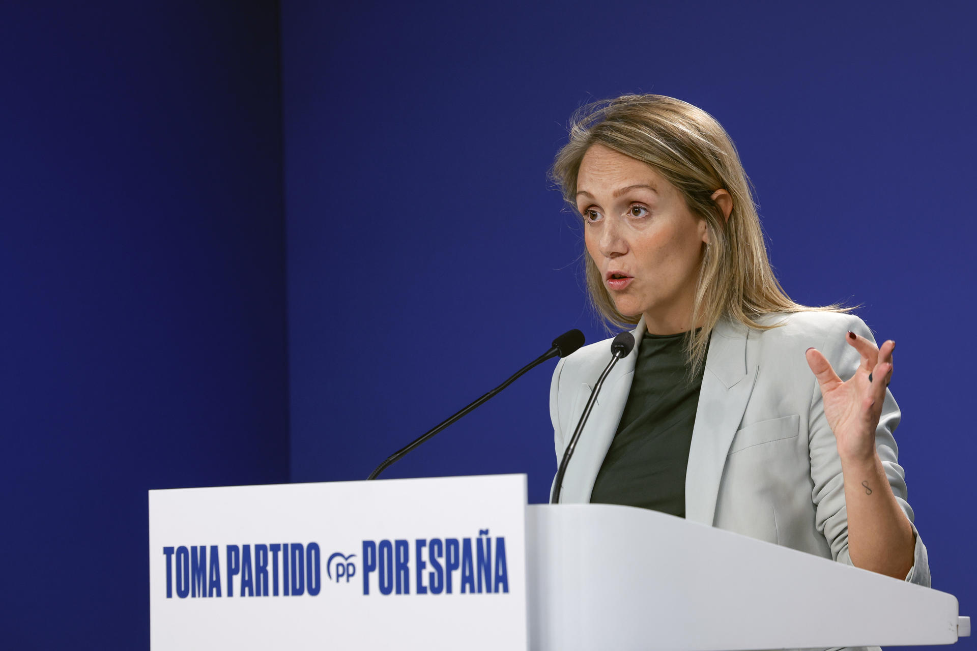 La vicesecretaria de Coordinación Sectorial, Alma Ezcurra, ofrece una rueda de prensa tras la reunión de Comité de dirección del PP, este lunes en la sede de la formación, en Madrid. EFE/ Zipi
