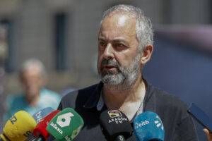 MADRID.- Emilio Silva, responsable de la Asociación para la Recuperación de la Memoria Histórica, y autor de la novela 'Nébeda' recién publicada, en la que narra la historia de una familia silenciada por el franquismo. EFE/Víctor Casado