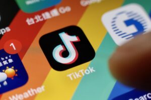 Fotografía de archivo, tomada el 06/12/2022 en Taipei, Taiwán, que muestra la vista del logo de la aplicación Tiktok en un teléfono inteligente. EFE/EPA/RITCHIE B. TONGO