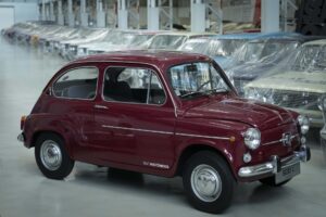Imagen de archivo de un Seat 600. EFE/Enric Fontcuberta