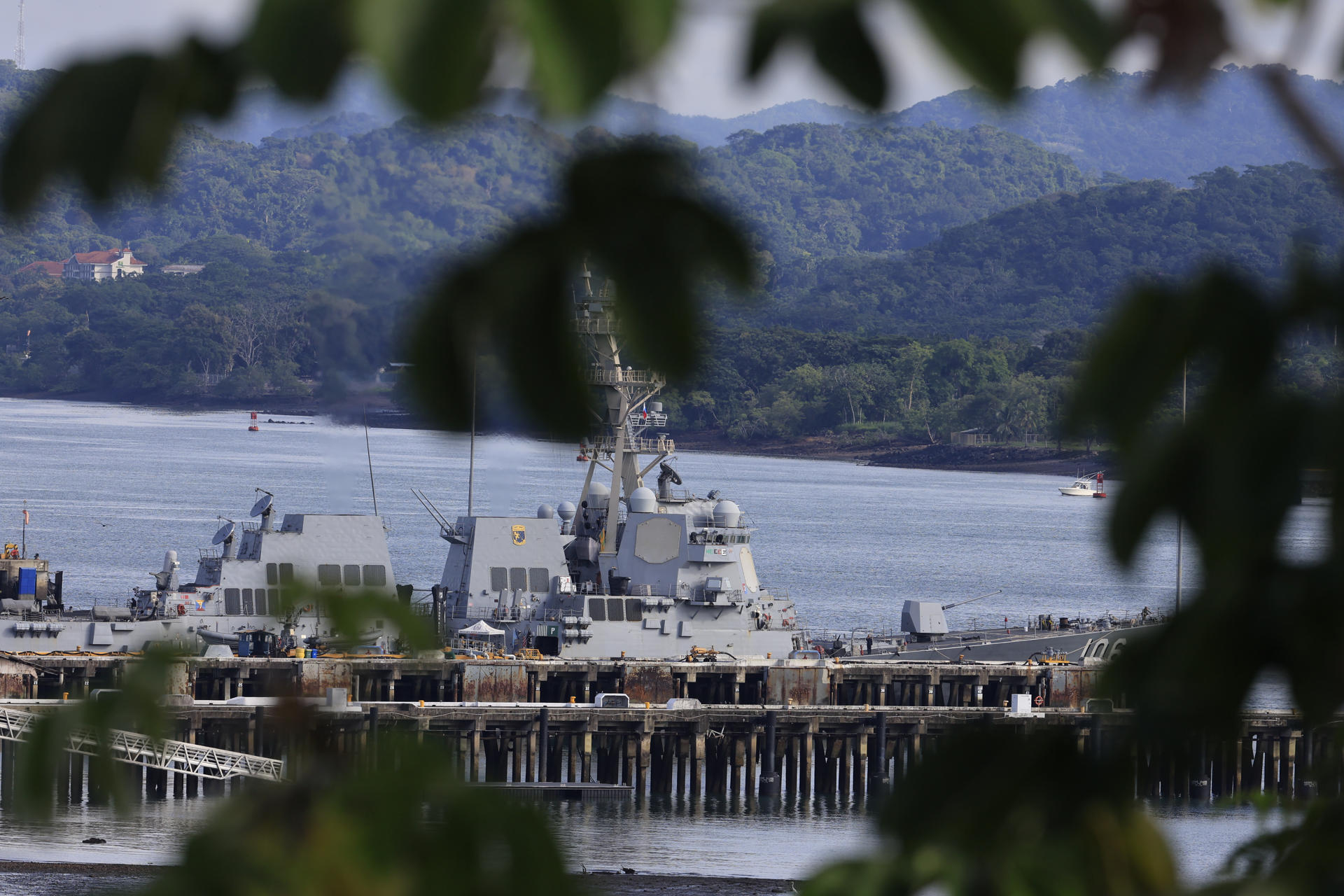 Vista general del destructor USS Stockdale (DDG-106) de la Marina de los Estados Unidos, atracado este domingo, 21 de septiembre, en el puerto de Balboa, en Ciudad de Panamá (Panamá). EFE/Bienvenido Velasco
