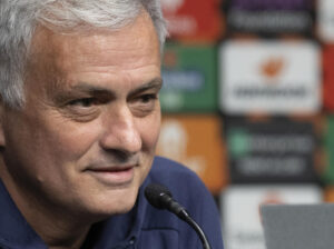 Imagen de archivo del entrenador portugués Jose Mourinho. EFE/ Javier Etxezarreta