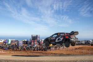 Los franceses Sébastien Ogier y Vincent Landais, del equipo Toyota Gazoo Racing Wrt, compiten durante el Campeonato Mundial de Rallies en Concepción (Chile). EFE/ Ignacio Vásquez
