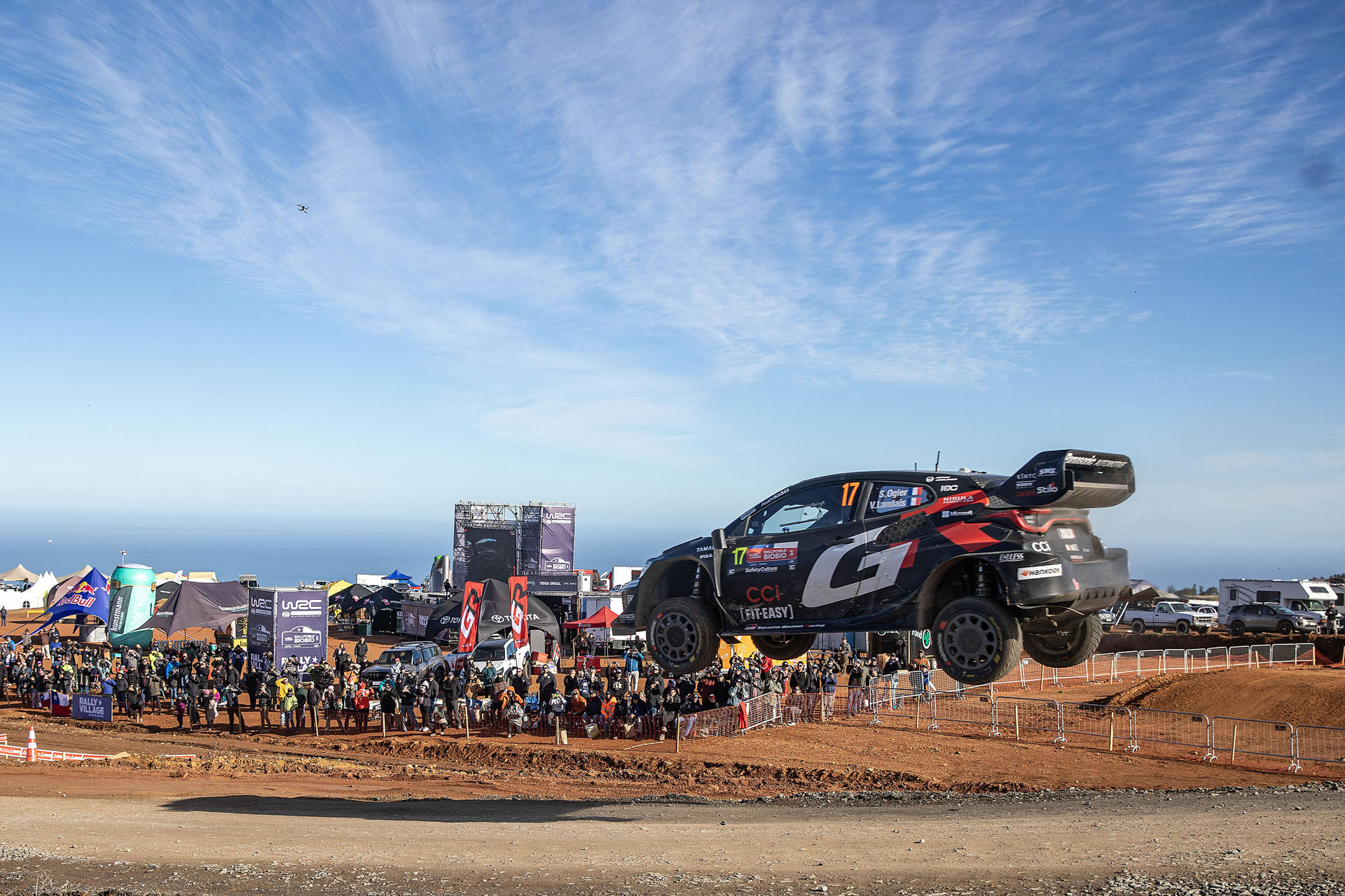 Los franceses Sébastien Ogier y Vincent Landais, del equipo Toyota Gazoo Racing Wrt, compiten durante el Campeonato Mundial de Rallies en Concepción (Chile). EFE/ Ignacio Vásquez