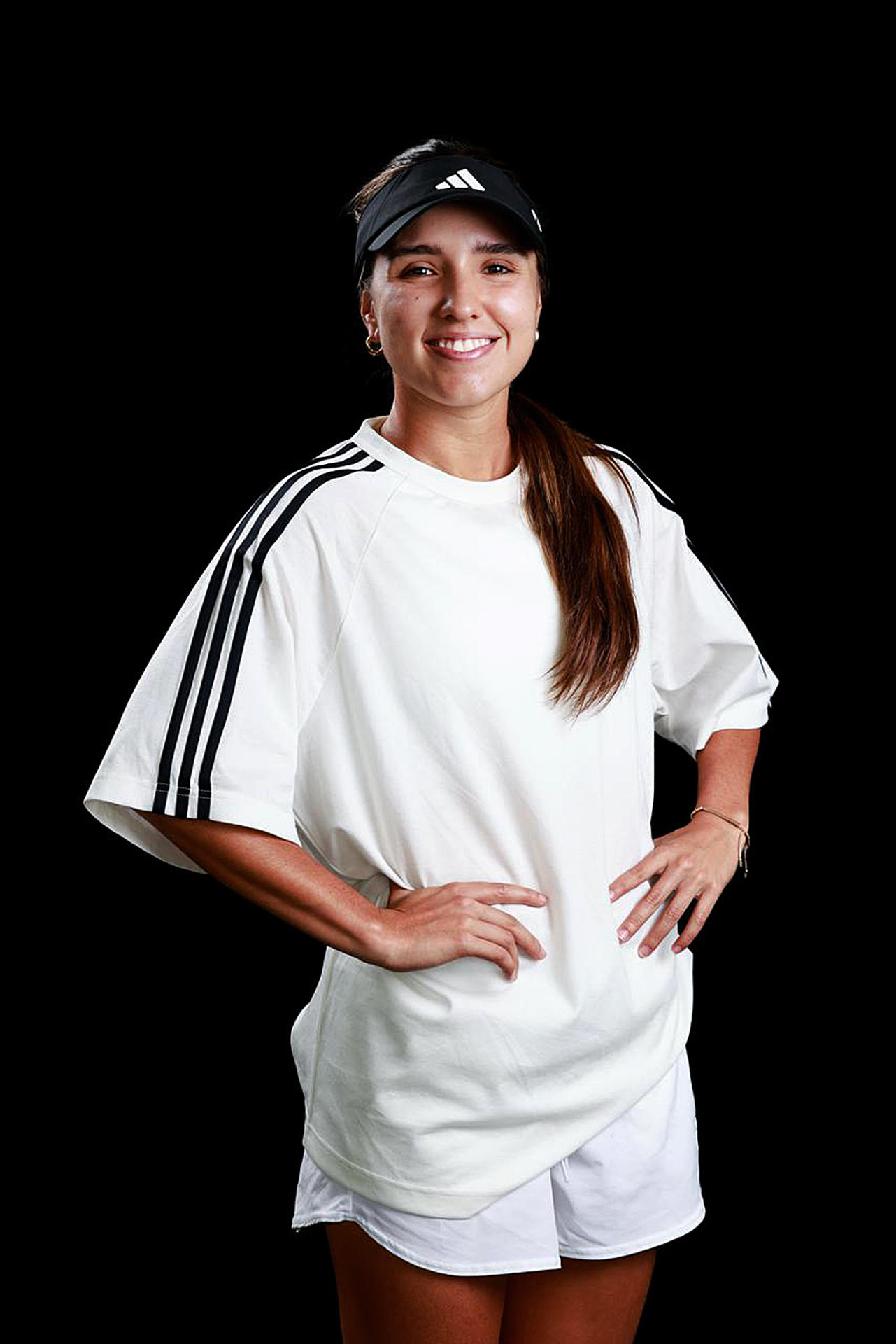 Fotografía cedida este lunes por el Abierto de Tenis de Guadalajara, de la tenista colombiana Camila Osorio, posando en la ciudad de Guadalajara (México). EFE/Abierto de tenis de Guadalajara/SOLO USO EDITORIAL NO VENTAS /SOLO DISPONIBLE PARA ILUSTRAR LA NOTICIA QUE ACOMPAÑA (CRÉDITO OBLIGATORIO)