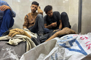 Muertos y heridos en el hospital Al Awda en una imagen de archivo. EFE/Str