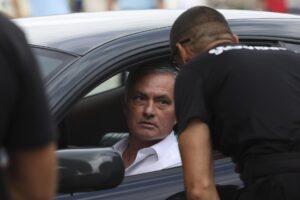 Jose Mourinho llega este jueves a la Academia del Benfica. EFE/EPA/José Sena Goulão