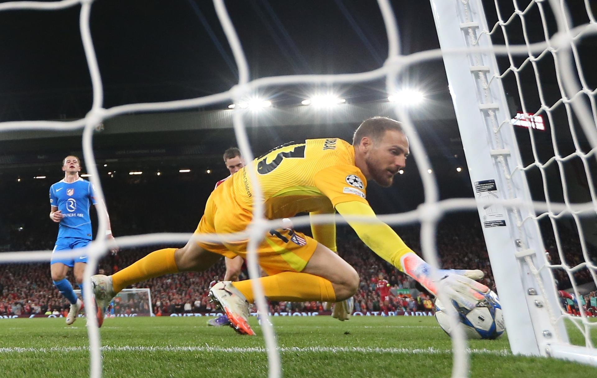 El portero del Atletico Madrid Jan Oblakdurante el partido de la fase de liga de la UEFA Champions League league que han jugado Liverpool y Atletico Madrid en Liverpool, Reino Unido.  EFE/EPA/ADAM VAUGHAN