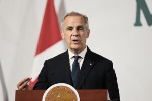 El primer ministro de Canadá, Mark Carney, habla en una rueda de prensa este 18 de septiembre de 2025, en el Palacio Nacional, en Ciudad de México (México). EFE/ José Méndez