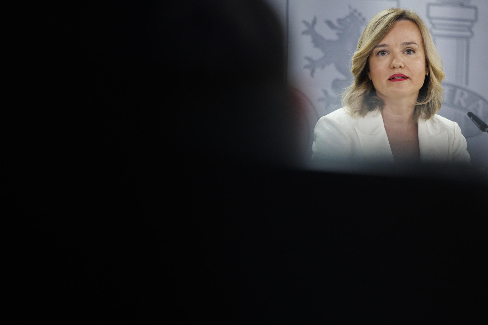 La portavoz del Gobierno y ministra de Educación, Formación Profesional y Deportes, Pilar Alegría, durante la rueda de prensa posterior a la reunión del Consejo de Ministros este martes en el complejo del Palacio de la Moncloa. EFE/ Sergio Pérez

