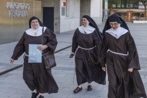 Tres de las monjas de Belorado en una foto de archivo. EFE/Santi Otero